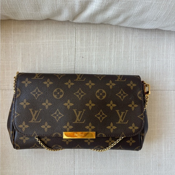 Louis Vuitton Brown and Gold Crossbody Bag with Monogram - Picture 2 of 11